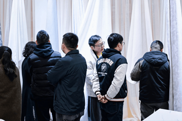 柯桥窗帘展首日开启时尚新风！凯发K8花式上新、一站式购齐(图8)